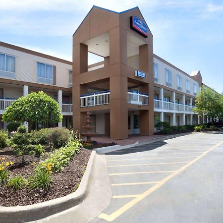Howard Johnson By Wyndham Romulus Detroit Metro Airport Buitenkant foto