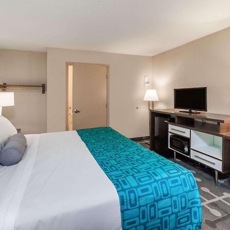 Howard Johnson By Wyndham Romulus Detroit Metro Airport Buitenkant foto