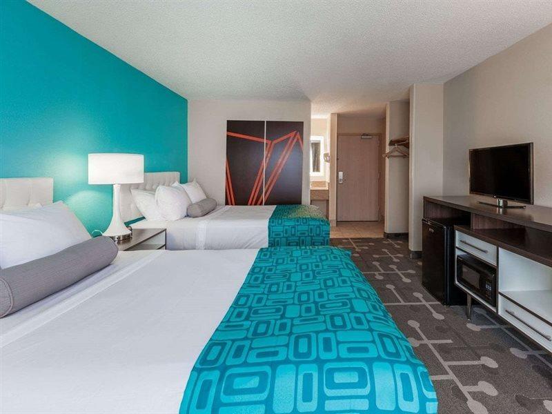 Howard Johnson By Wyndham Romulus Detroit Metro Airport Buitenkant foto