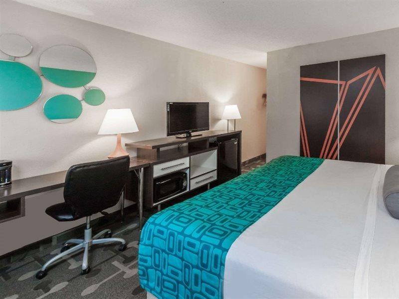 Howard Johnson By Wyndham Romulus Detroit Metro Airport Buitenkant foto