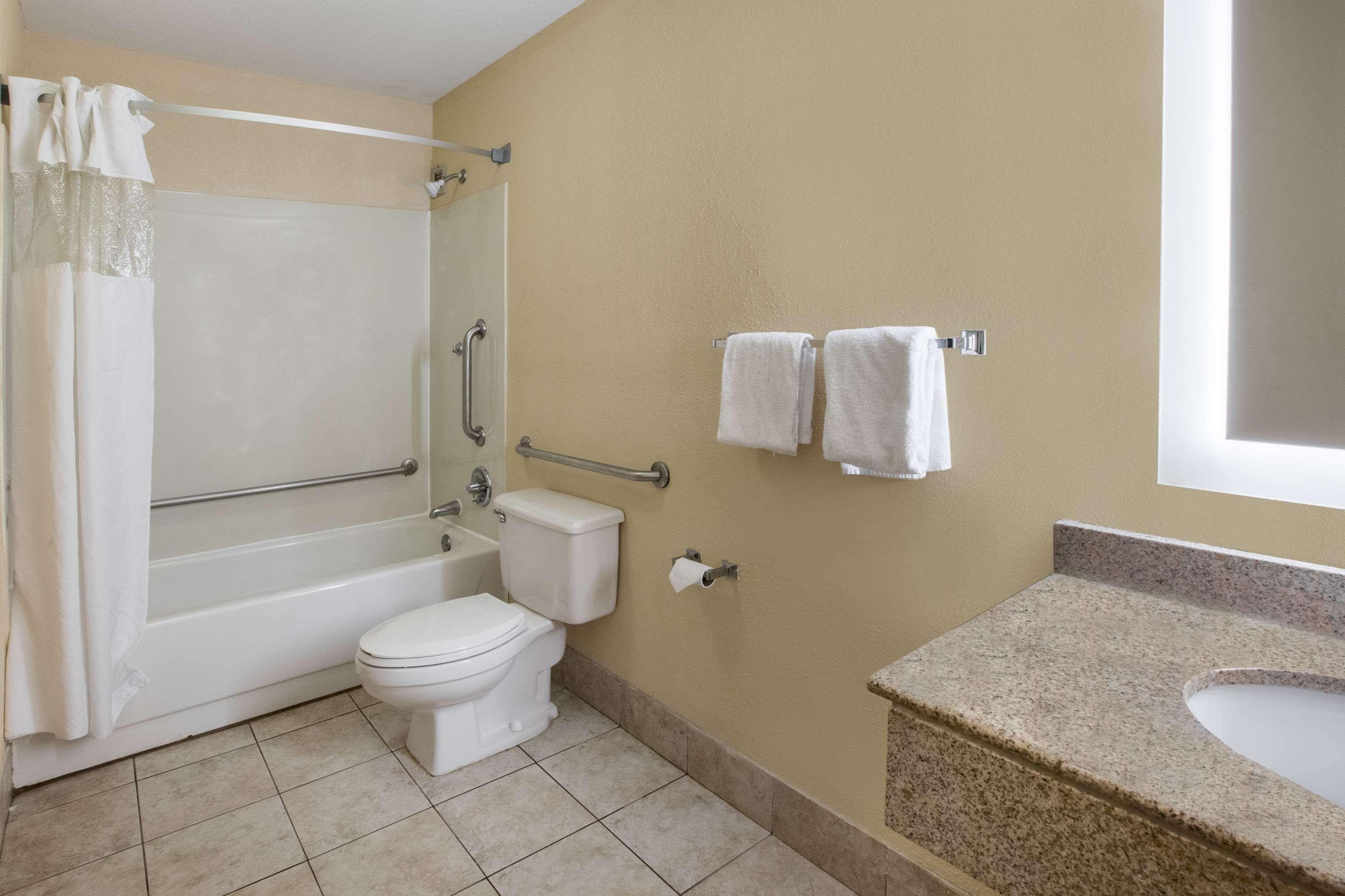 Howard Johnson By Wyndham Romulus Detroit Metro Airport Buitenkant foto