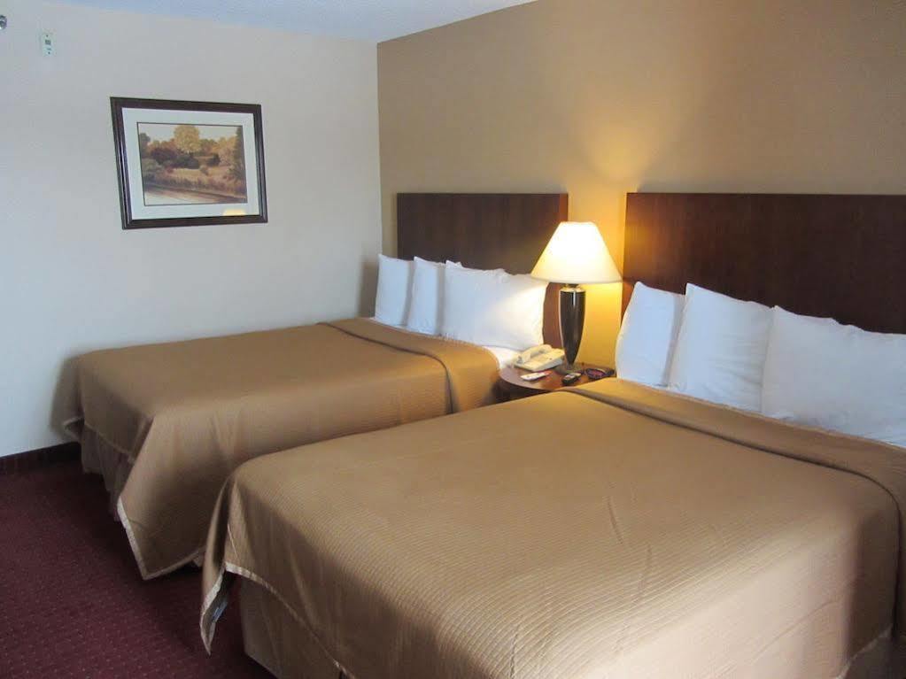 Howard Johnson By Wyndham Romulus Detroit Metro Airport Buitenkant foto